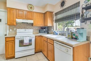 9 Mi to Clearwater Beach Family Home with Yard - Clearwater - 8