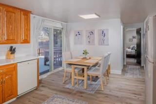 Sleeps 6 Walk to Lambeau Resch Dog-Friendly - 2