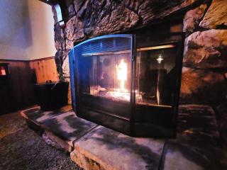 3BR Home w Game Room by The Village, Lake & Summit - Big Bear Lake - 3