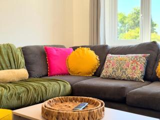 New Spacious 4 Bedrooms 5 Beds House Sleeps 8! - Southampton - 4