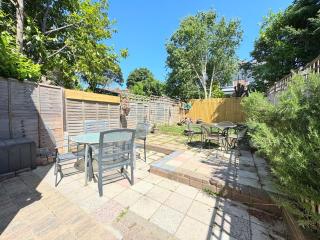 New Spacious 4 Bedrooms 5 Beds House Sleeps 8! - Southampton - 8