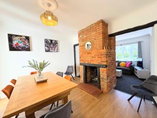 New Spacious 4 Bedrooms 5 Beds House Sleeps 8! - Southampton - 0