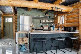 Ranch Life Reimagined, Cattle Drives to Chic Cabin - 9