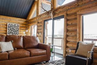 Ranch Life Reimagined, Cattle Drives to Chic Cabin - 5