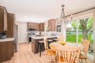 4BR 2BA Dog Friendly 3 Kings Walk to Lambeau - Green Bay - 9