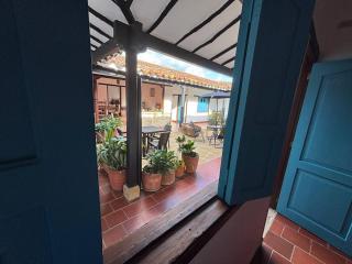 Hotel Kazasha Barichara - parqueadero privado - Barichara - 5