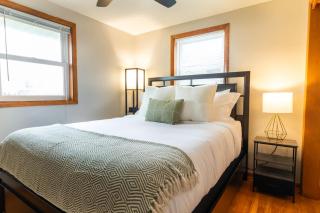 1 Block To Lambeau 3 BR Sleeps 6 Pet-Friendly - Green Bay - 2