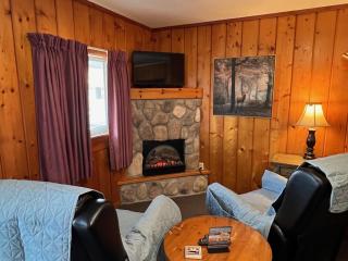 Cedars Motel - St. Ignace - 9