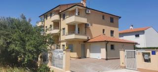 Apartments Gorgi - Ližnjan - 0