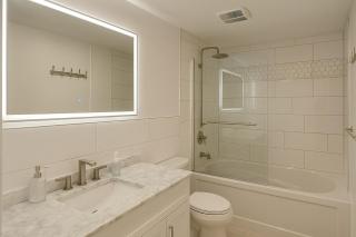 Chic 3BR Stay in Laval, Bright and Peaceful - Laval - 6