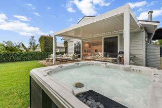 Super Luxurious Home HotTub 3BR 2BA 2 Car Parks - Auckland - 0