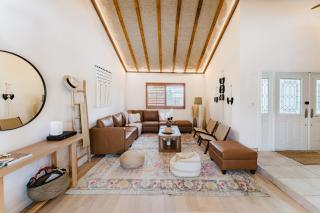 Waterfront Villa with Beach, Game Room, Cinema and Spa - 3