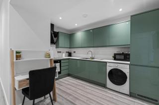 Stylish Haven - 2 min from Station - Free Parking - Courtyard - Swindon - 5
