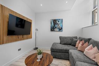 Stylish Haven - 2 min from Station - Free Parking - Courtyard - Swindon - 8