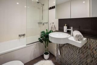 Plush Indulgence at Meriton Adelaide St - Brisbane - 7