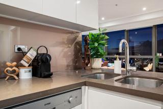 Plush Indulgence at Meriton Adelaide St - Brisbane - 2
