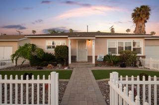 Walk to the Beach Private Backyard and Fire Pit - Oceanside - 2