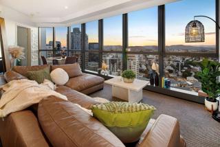 Indulgence at Meriton, Spectacular Views, Sleeps 6 Includes Carpark - 9