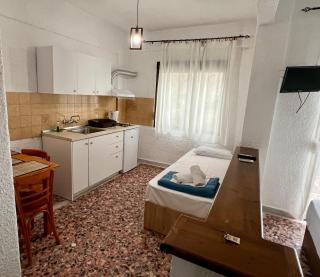 Pelekan rooms and apartments Athina 32 - Pefkohori - 8