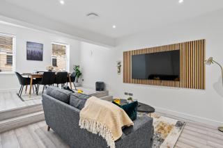 Luxe Haven - 2 min from Station - Free Parking - Courtyard - 6