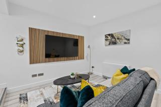 Luxe Haven - 2 min from Station - Free Parking - Courtyard - Swindon - 8