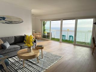 Redondo Oceanfront Gem 2BR BA Balcony & Parking 335 - 0