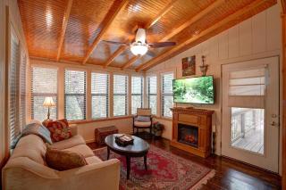 Bed and Breakfast on White Rock Creek - Waco - 2