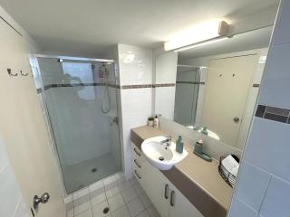 Burgess @ Kings Beach Apartments - Caloundra - 4
