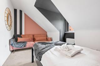 Lotus Haus - Wellington Homes - 4 BDR With Gated Parking - 5
