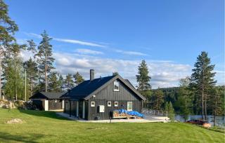 Amazing Home In Årjäng With Lake View - Årjäng - 0