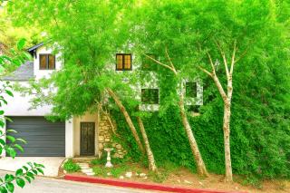 Hollywood Hills Oasis Views Outdoor Patio Garage - Los Angeles - 6