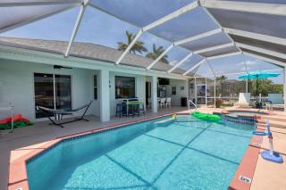 Luxury Waterfront Vacation Home with Dock and free heated Pool - Cape Coral - 5