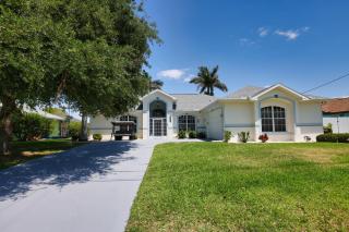 Luxury Waterfront Vacation Home with Dock and free heated Pool - Cape Coral - 9