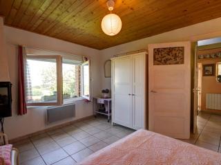 Gîte Bellevue à Marols pour 6 personnes avec charmante cour fermée - FR-1-496-2 - 2