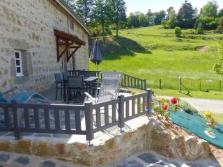 Gîte au calme avec terrasse, BBQ, ping-pong, rando/VTT, proche St-Bonnet-le-Château, wifi gratuit - FR-1-496-122 - Apinac - 0