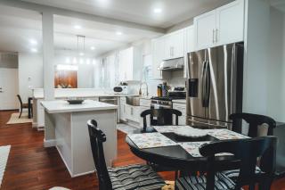 4000 Sqft Retreat, 18min Walk to Beach, Sleeps 18! - Long Branch - 5