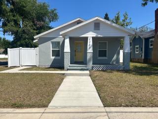 Tropical 3bed 2bath Lakeland Home on corner lot - 1