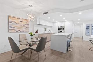 Executive Downtown Suite with Great City Views - 4