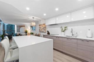 Executive Downtown Suite with Great City Views - Vancouver - 2