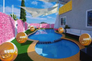 Pink Luxe Spa Retreat in San Diego, Private Rooms with Shared Kitchen and Pool - San Diego - 7