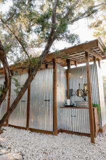 The Juniper Ranch and Retreat - Canyon Lake - 2