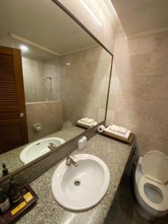 Sri U-Thong Grand Hotel - 1