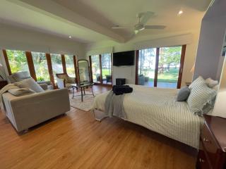 Lake House Escape - Lake Front Couples Retreat! - Morisset East - 8
