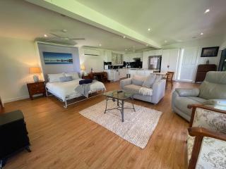 Lake House Escape - Lake Front Couples Retreat! - Morisset East - 4