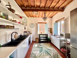 Magical villa, breathtaking views, large private garden and olive grove - in a cool village on the Umbria Tuscany Border - Gioiella - 2