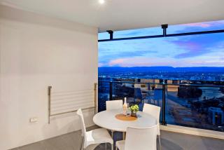 Circle on Cavill - 2 Bedroom Converted Apartments - Wow Stay - No Parking Included - Gold Coast - 1