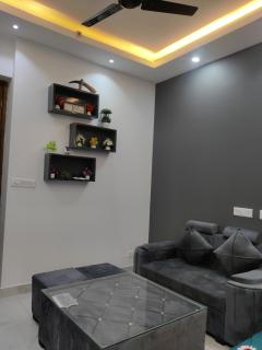 The Forest Stays-Luxury City Loft With Balcony Bliss - Noida - 2