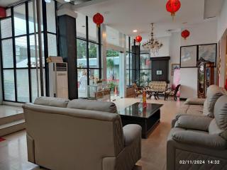 Queen City Hotel - Banjarmasin - 8