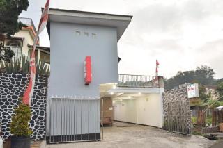 OYO 1480 Villa Dua Putri - 8