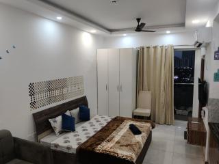 Gen Z# Couple Friendly Relax & Comfy Condo - Noida - 8